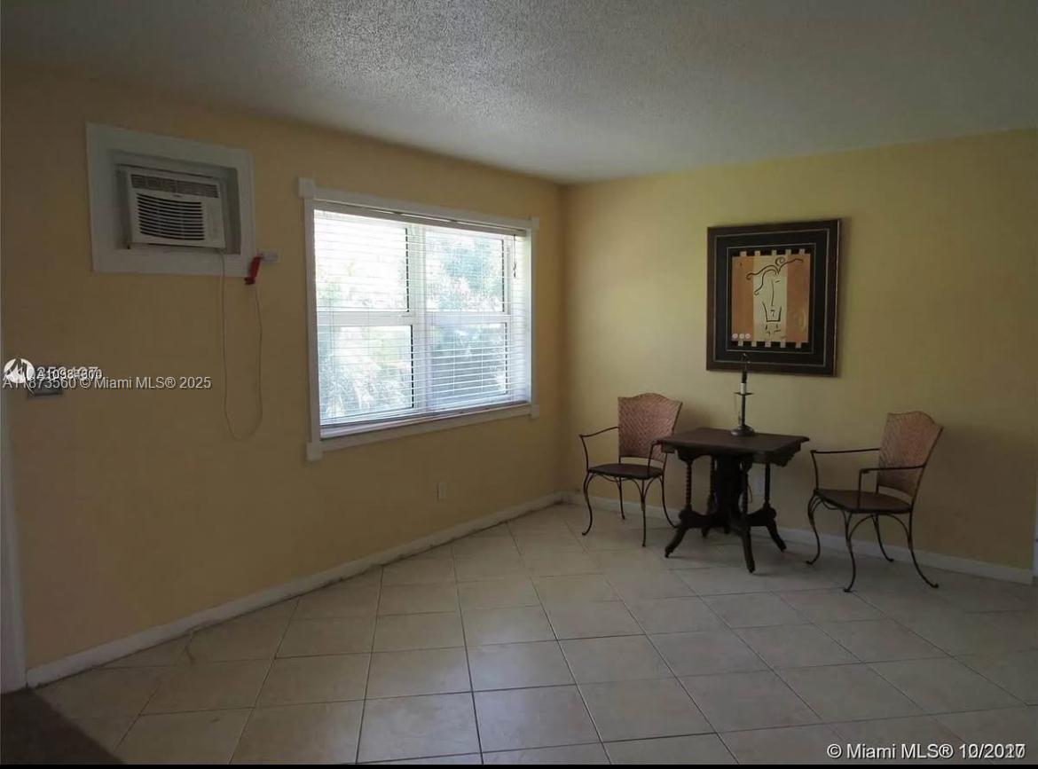 NORTH HOLLYWOOD - Residential Lease