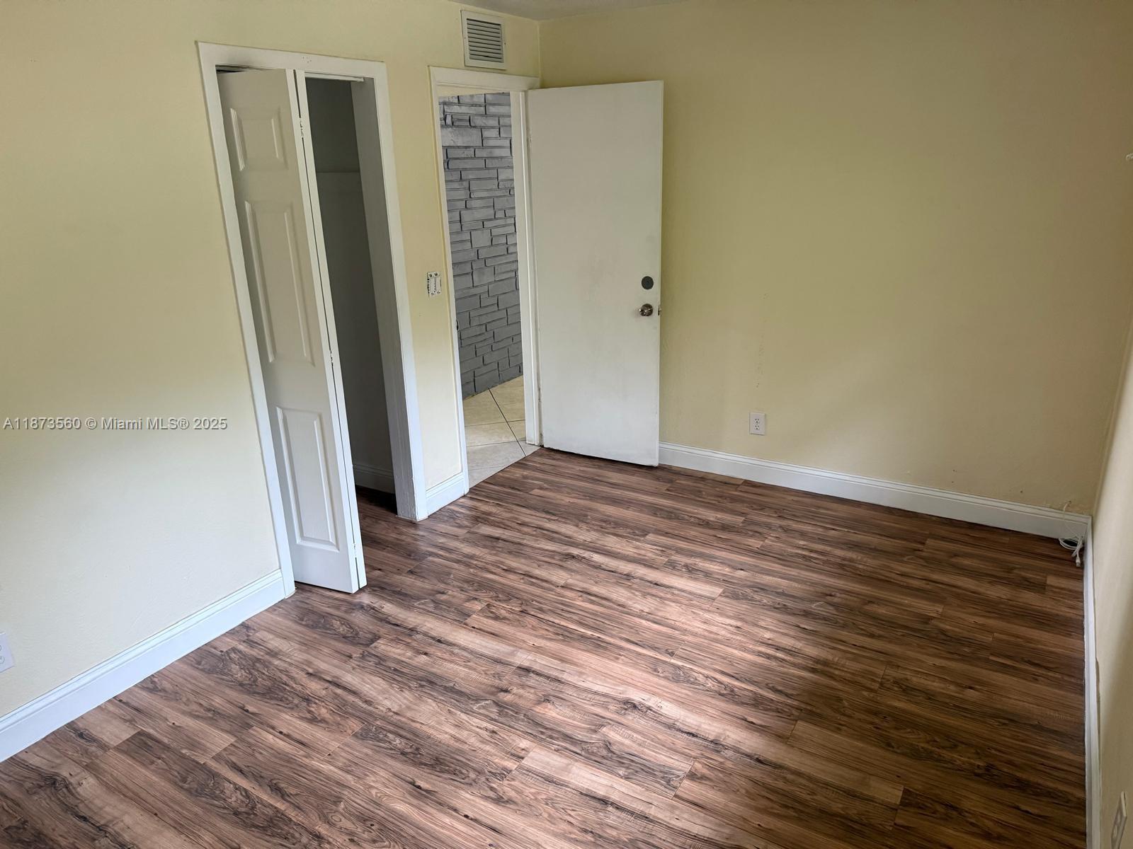 NORTH HOLLYWOOD - Residential Lease