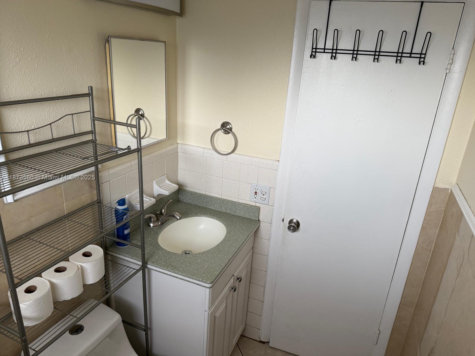 NORTH HOLLYWOOD - Residential Lease