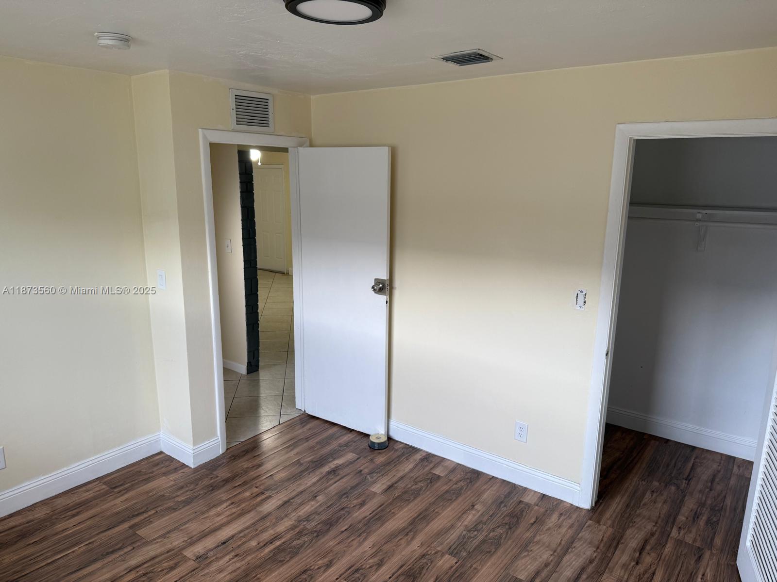 NORTH HOLLYWOOD - Residential Lease