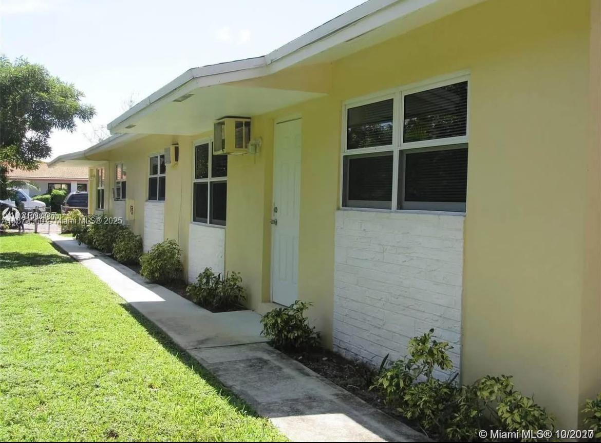 NORTH HOLLYWOOD - Residential Lease