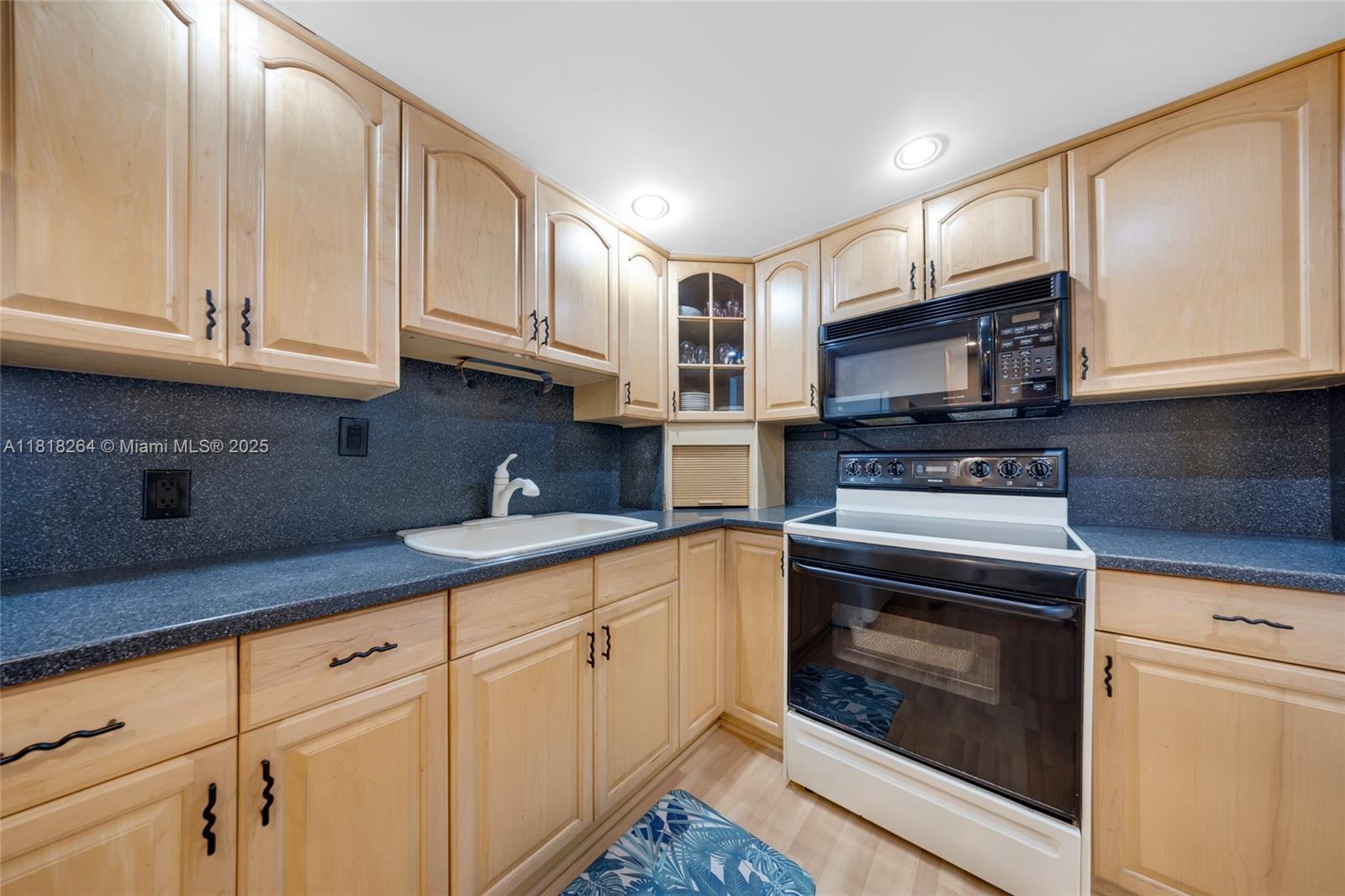 ARLEN HOUSE EAST CONDO - Residential