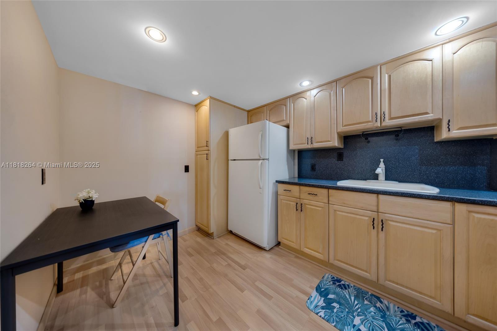 ARLEN HOUSE EAST CONDO - Residential