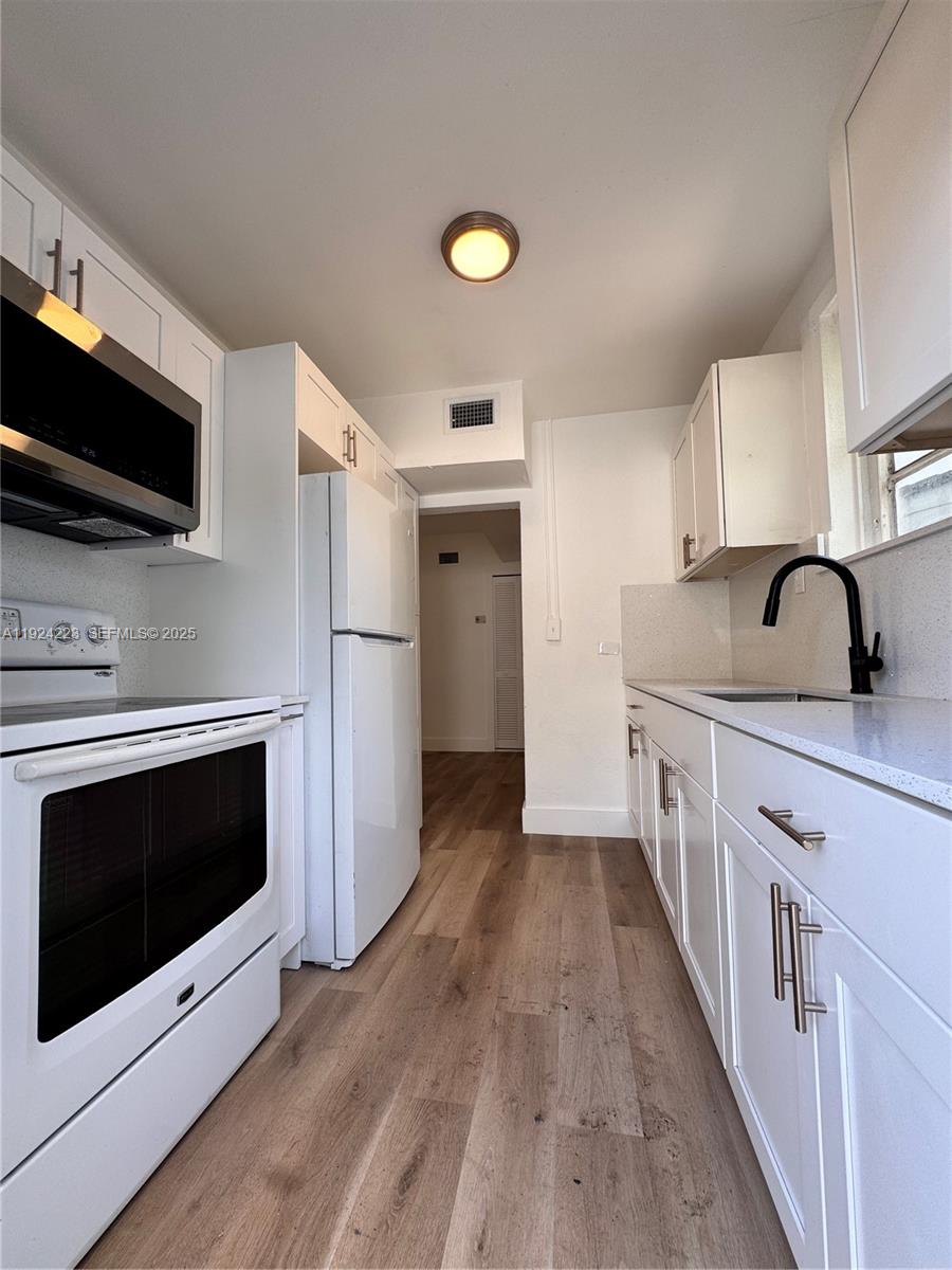 ELEANOR PARK - Residential Lease