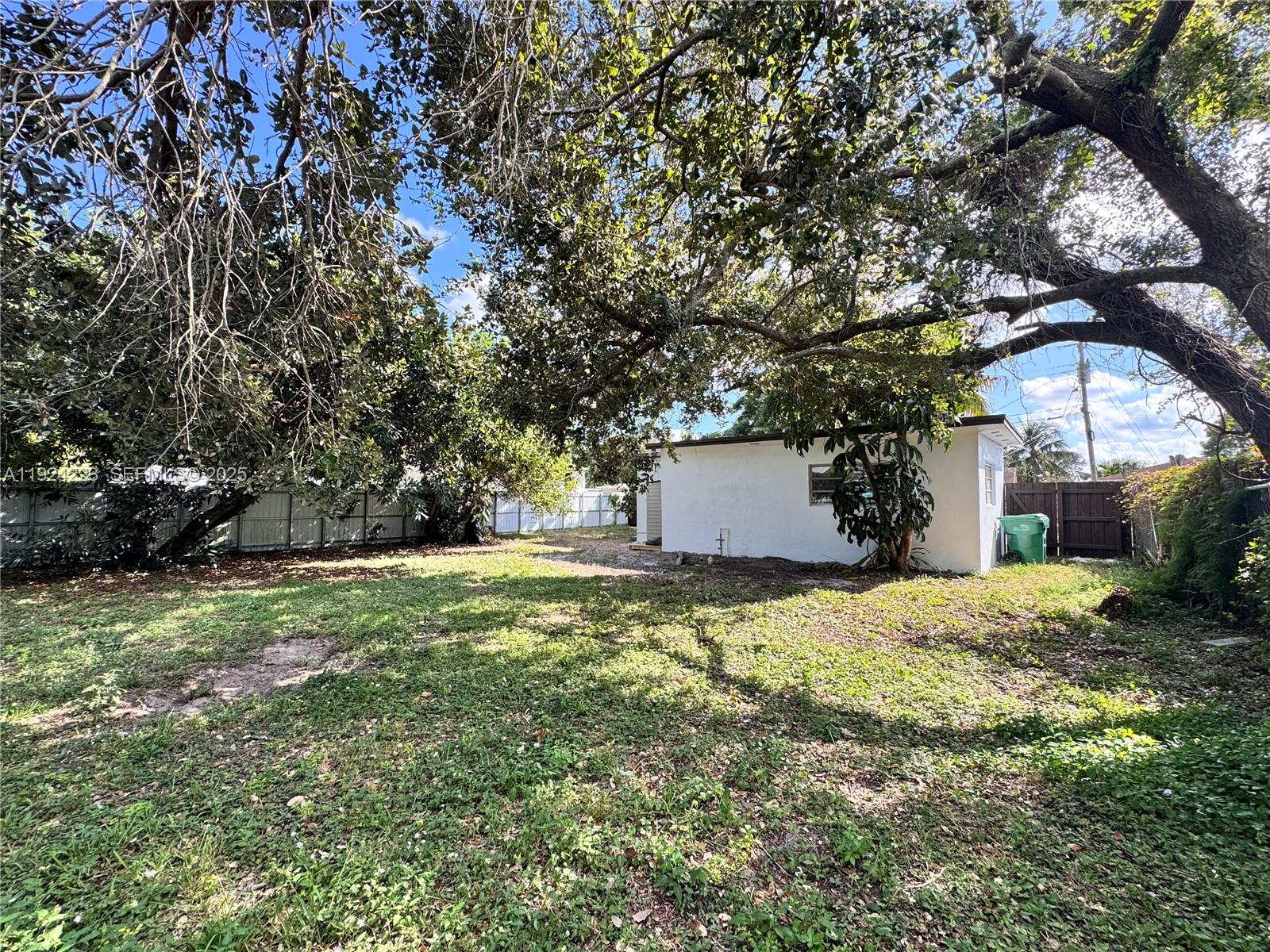 ELEANOR PARK - Residential Lease