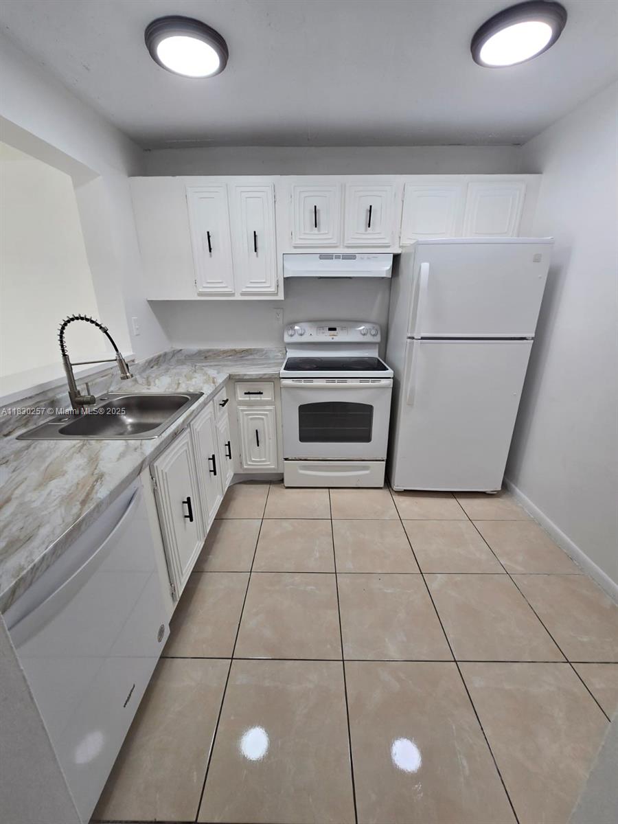 Discover this inviting 2-bedroom, 2-bathroom unit in a warm and welcoming gated community! Ideally situated near major highways and hospitals, it’s also just a quick drive to the beautiful beach. Enjoy fantastic community amenities such as a refreshing swimming pool, a modern gym, and 24-hour security ensuring your safety and peace of mind. Currently rented for $2,050 a month, this unit is a smart investment with a lease in place until February 2026. Don’t miss out on this opportunity!