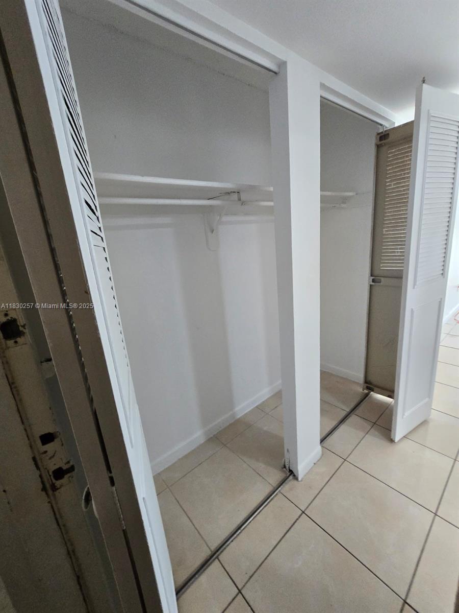 486 NW 165th St Rd B-306