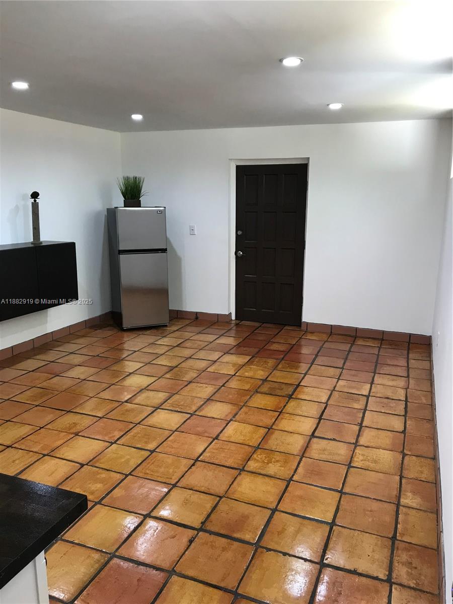 CINEMA PARK COUNTRY CLUB - Residential Lease