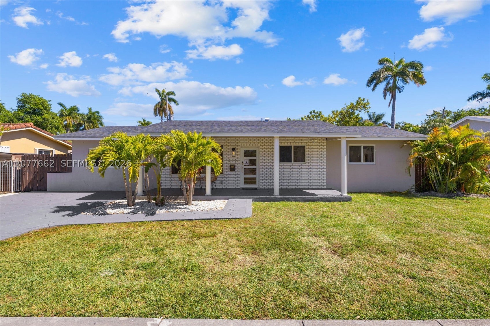 220 NE 10th Ave