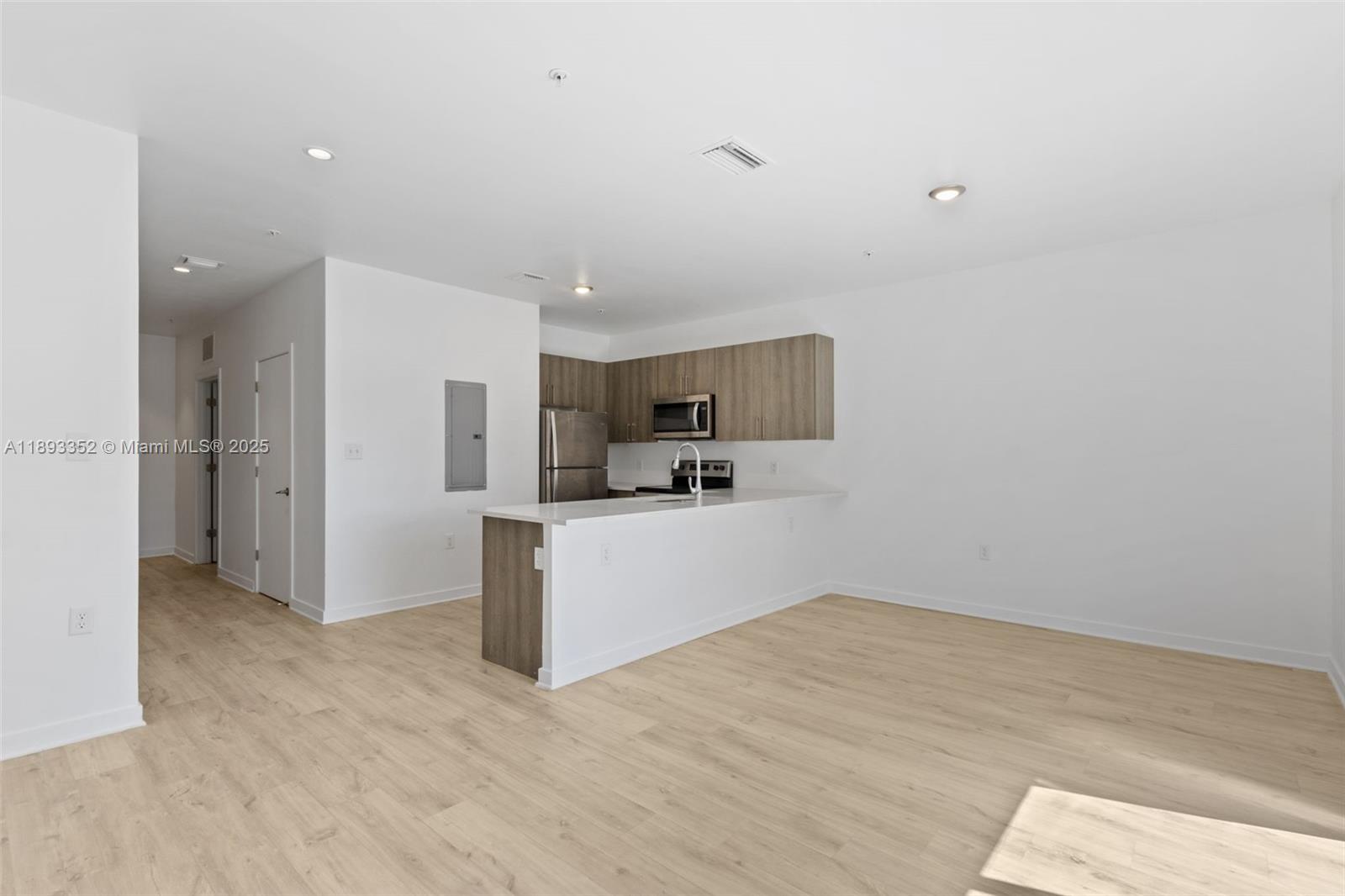 BISCAYNE GARDENS - Residential Lease