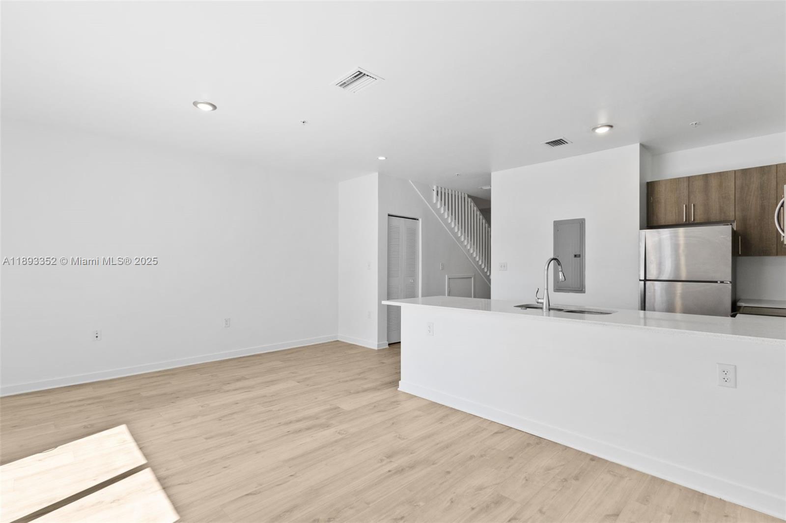 BISCAYNE GARDENS - Residential Lease
