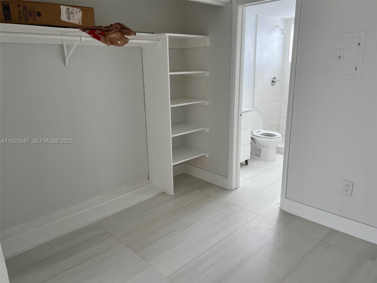 944 CONDOMINIUM - Residential Lease