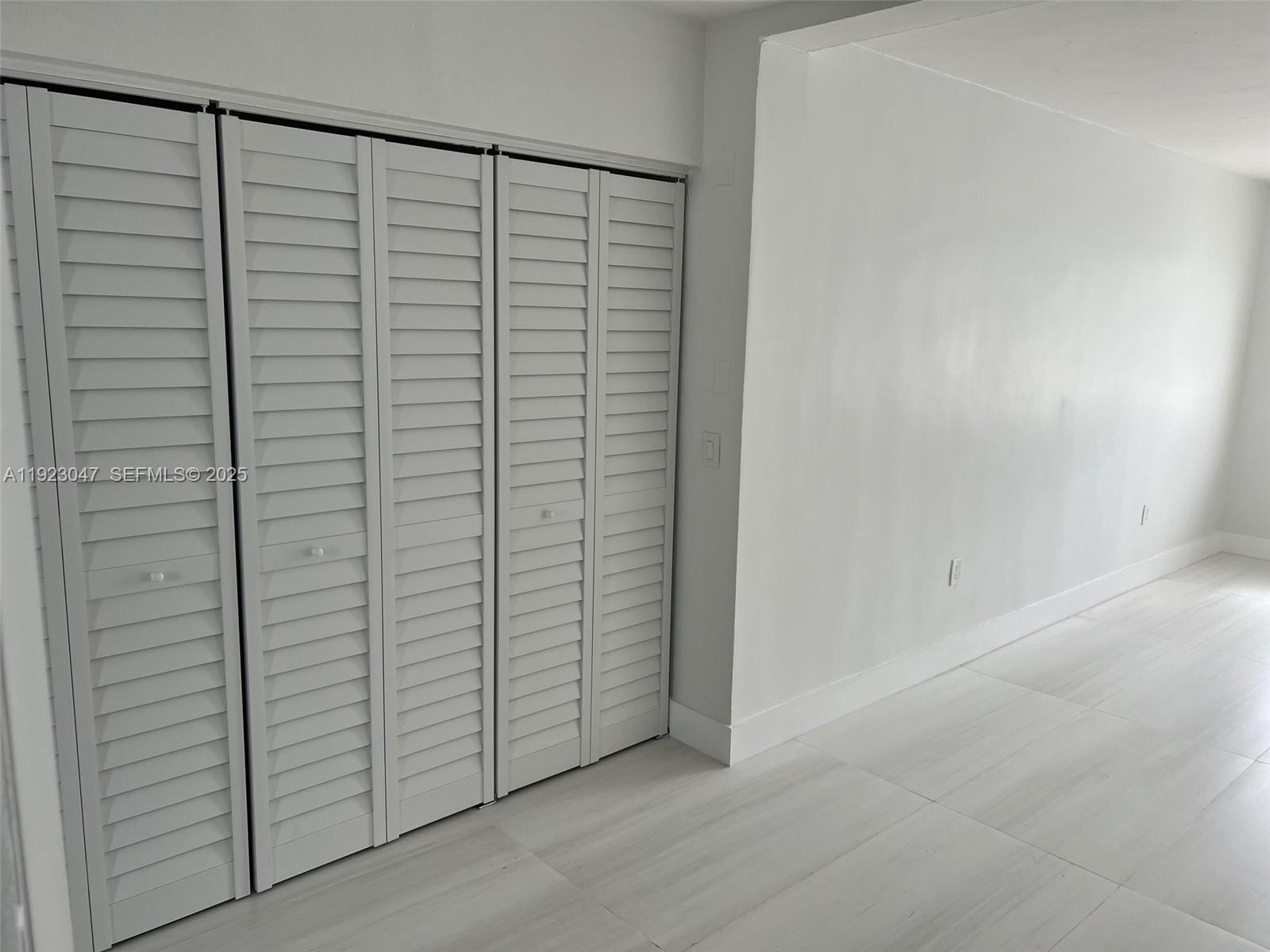 944 CONDOMINIUM - Residential Lease