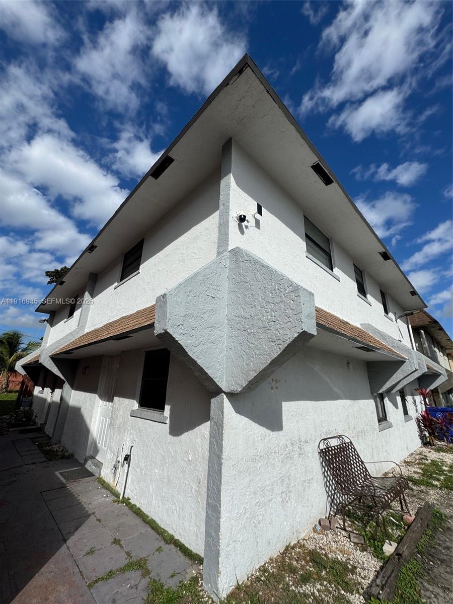 COLLIER GROVES - Residential Income