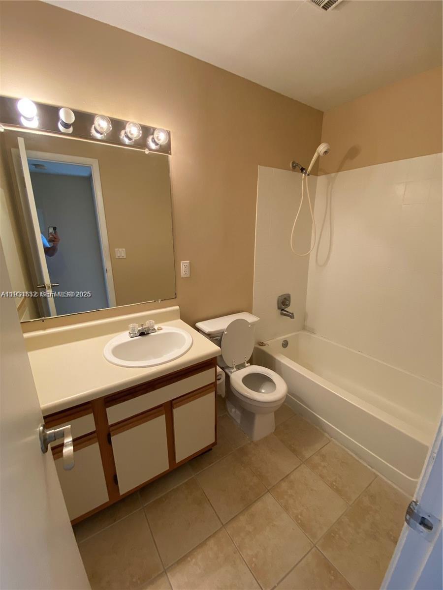 ROYAL POINCIANA CONDO - Residential Lease