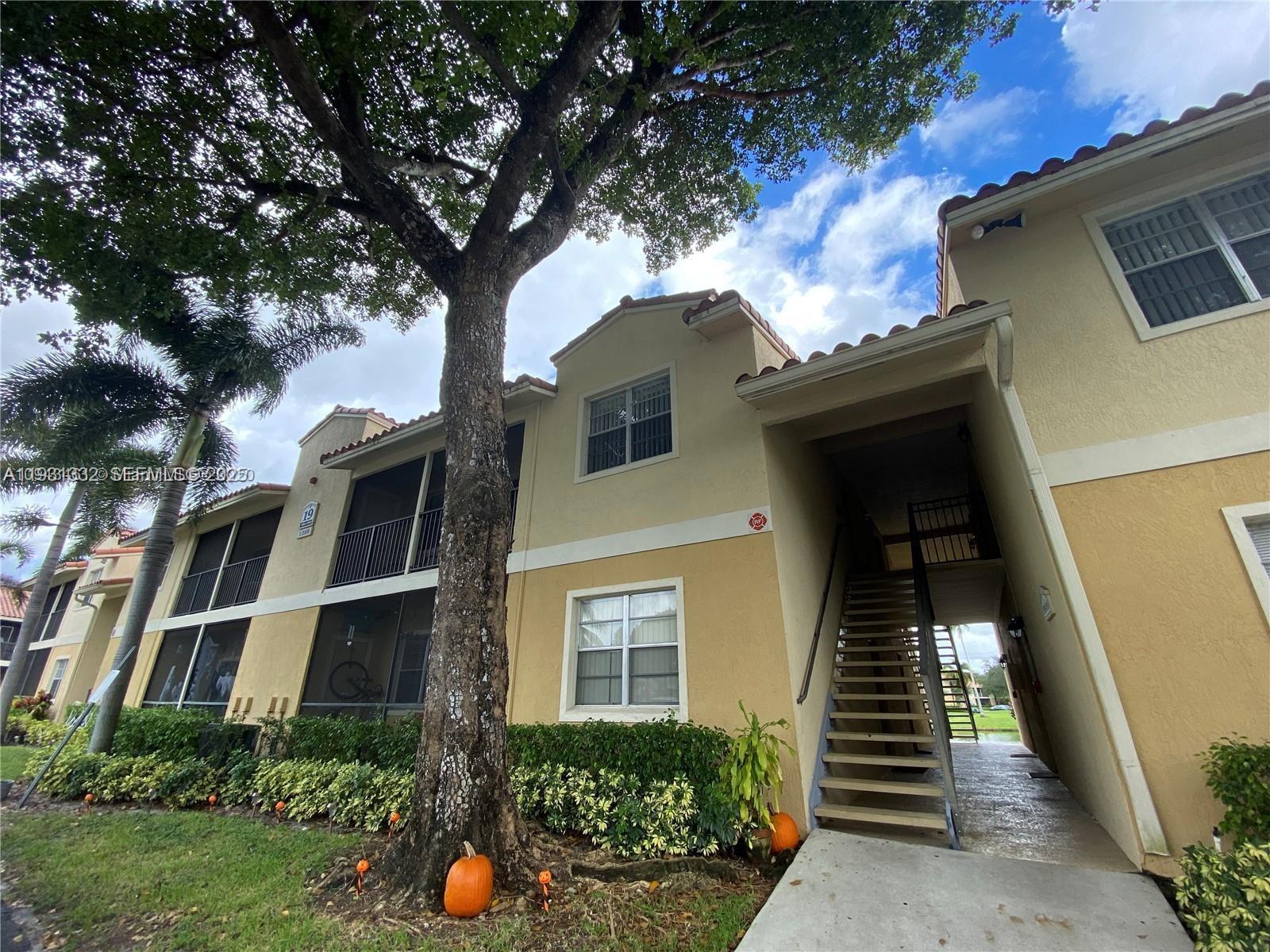 ROYAL POINCIANA CONDO - Residential Lease