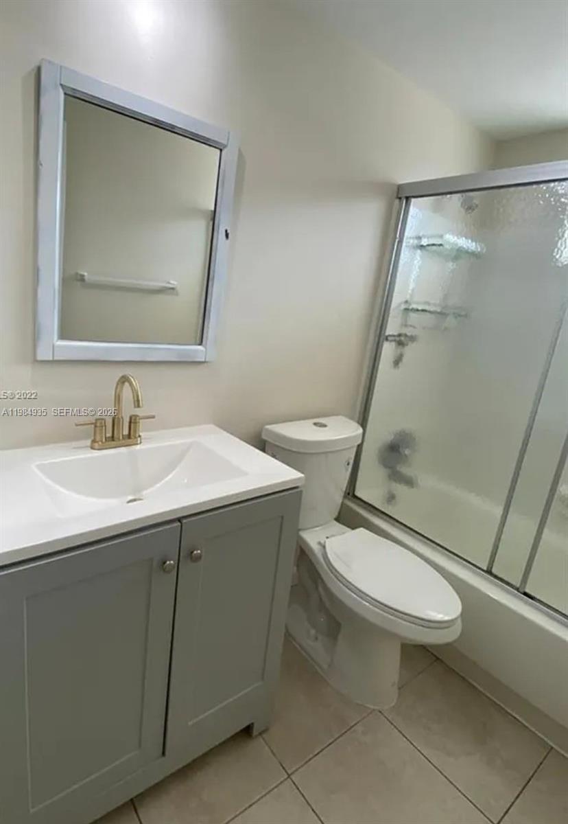 LIDO BAY LODGE CONDOMINIU - Residential Lease