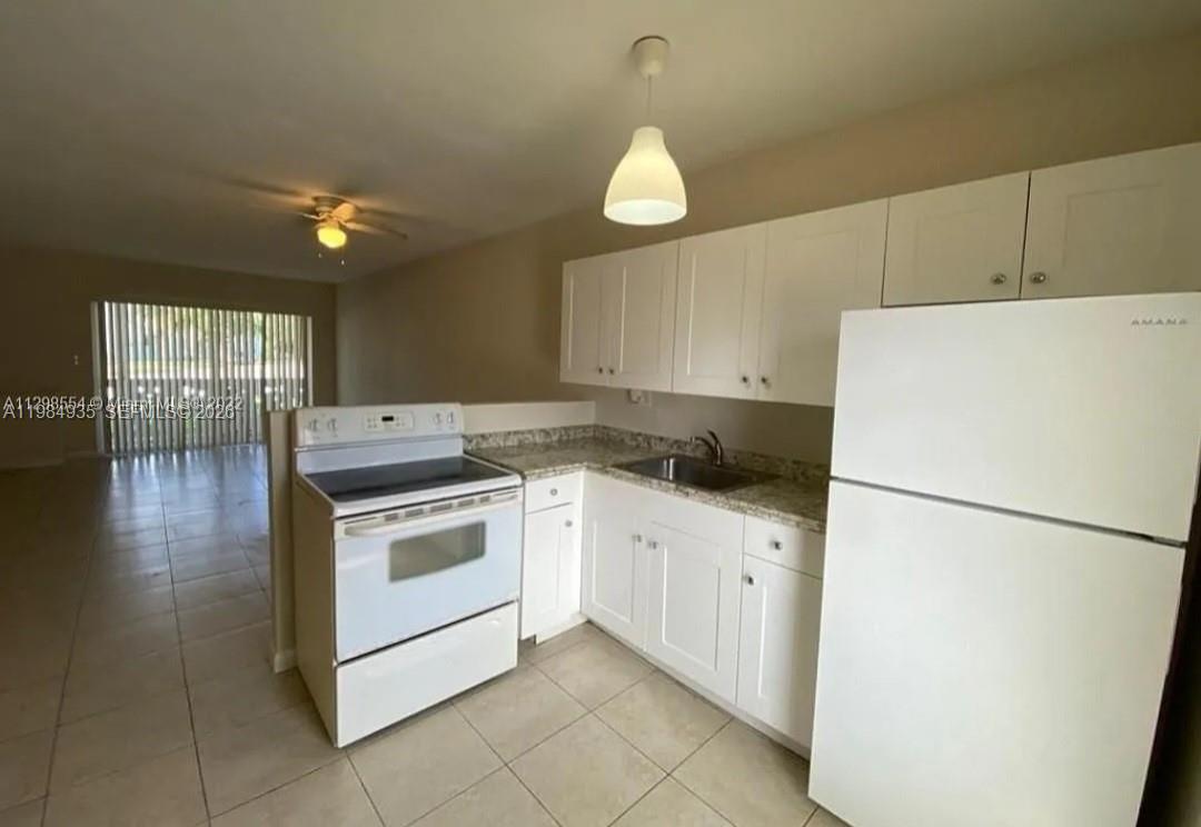 LIDO BAY LODGE CONDOMINIU - Residential Lease