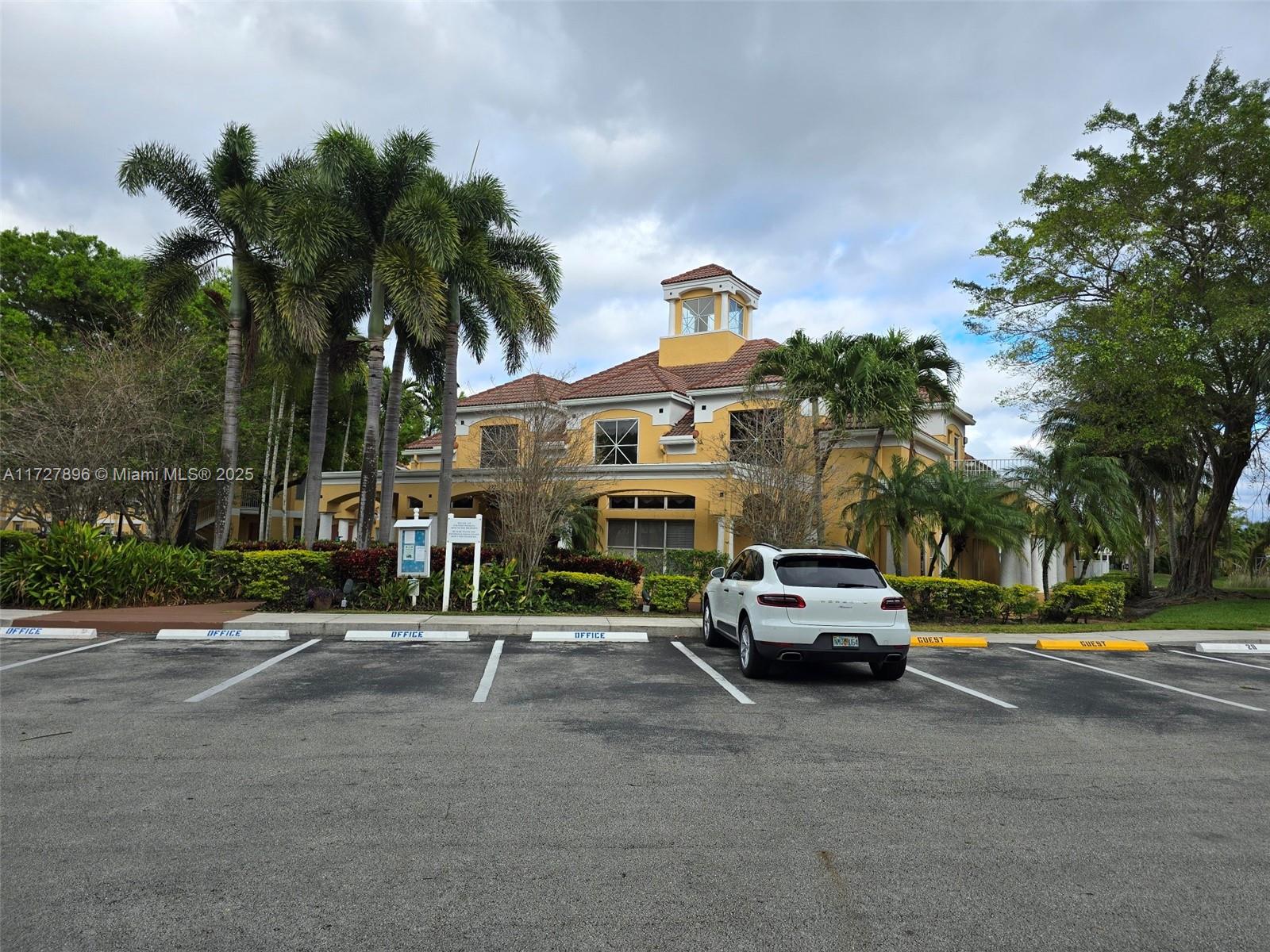 SAILBOAT POINTE CONDO - Residential