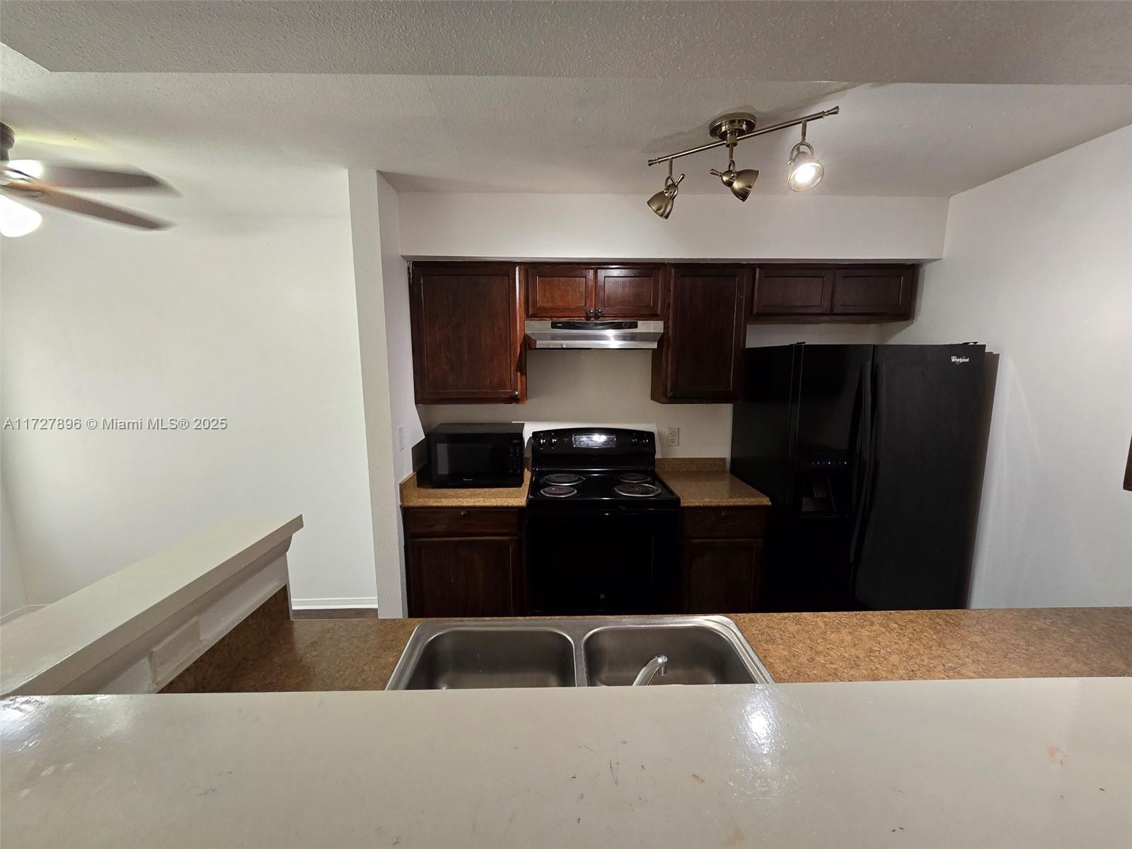 SAILBOAT POINTE CONDO - Residential