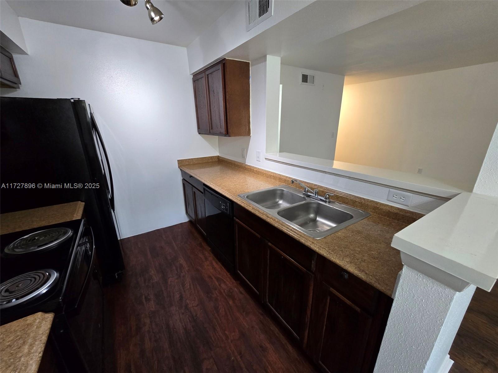 SAILBOAT POINTE CONDO - Residential