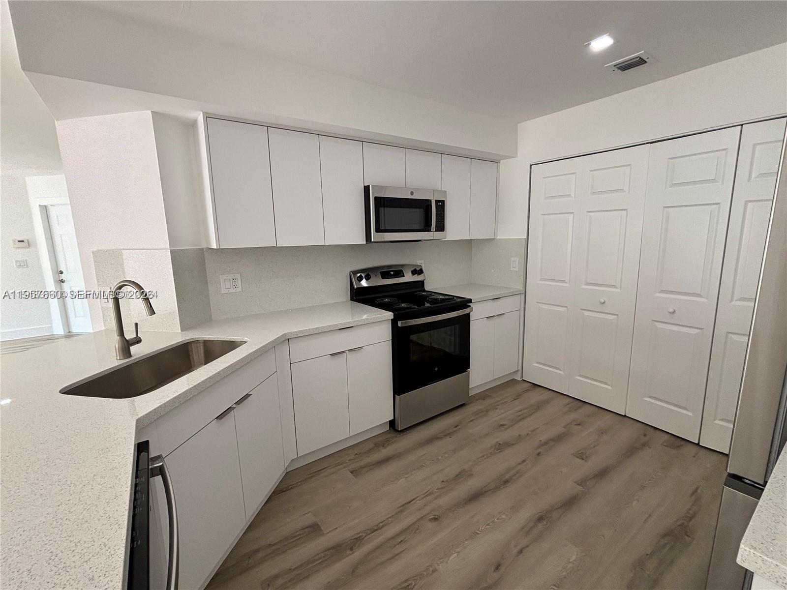 SOMERSET FOUR REPLAT - Residential