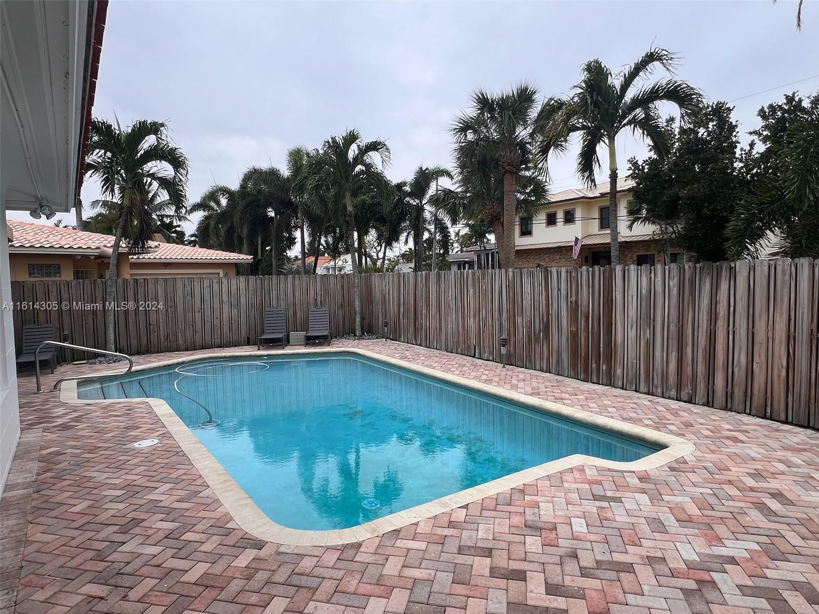 MIDDLE RIVER MANOR - Residential