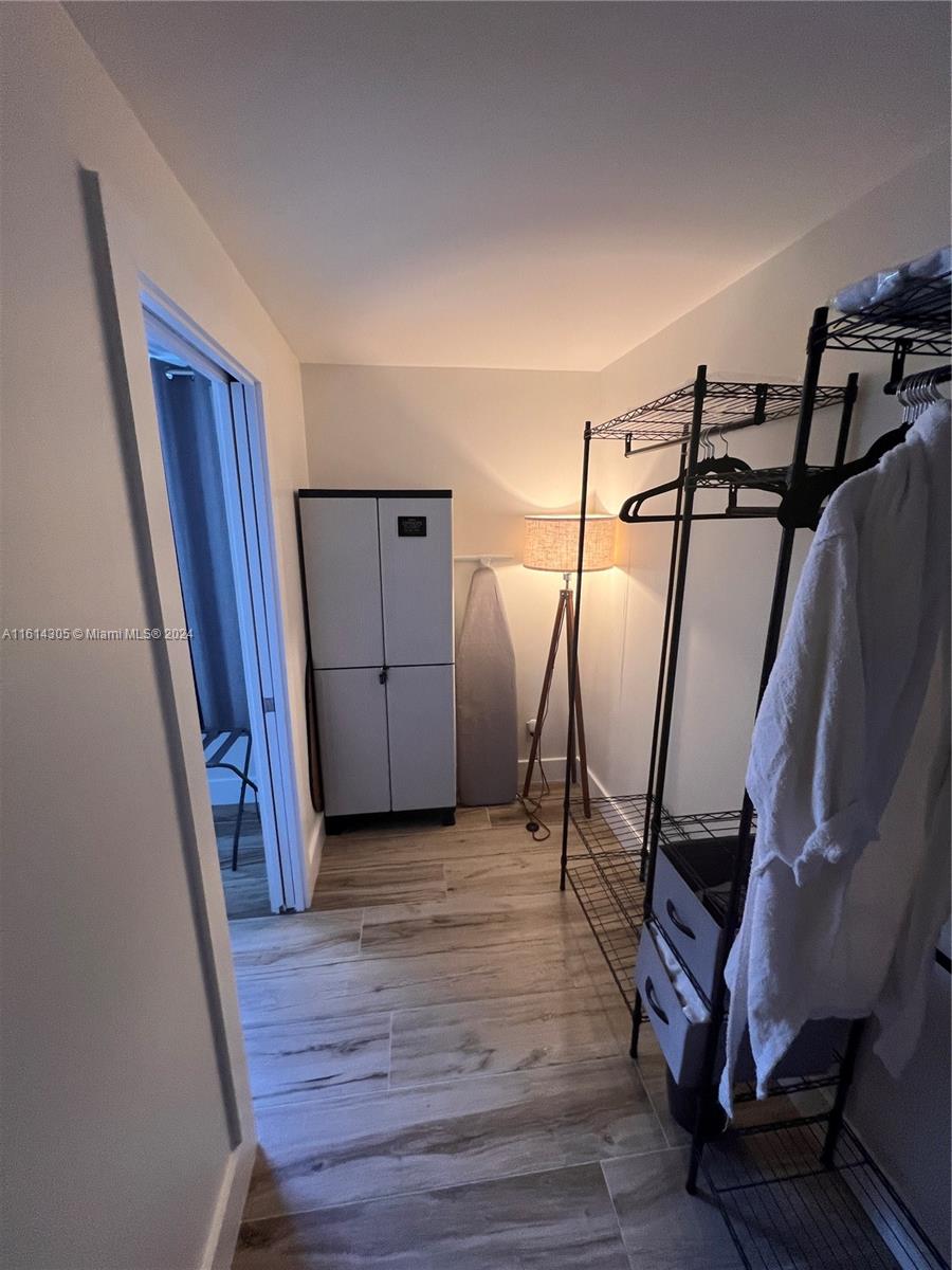 MIDDLE RIVER MANOR - Residential