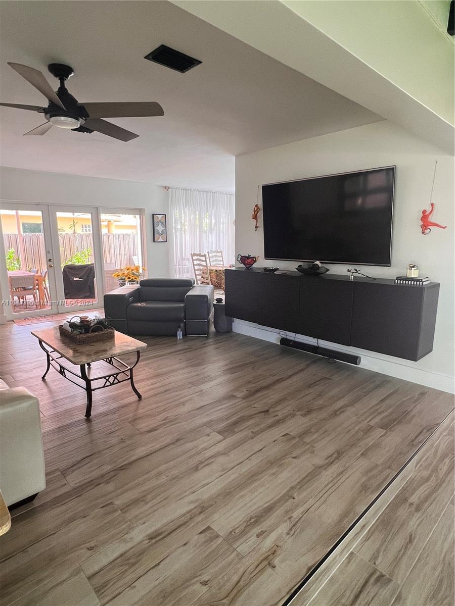 MIDDLE RIVER MANOR - Residential