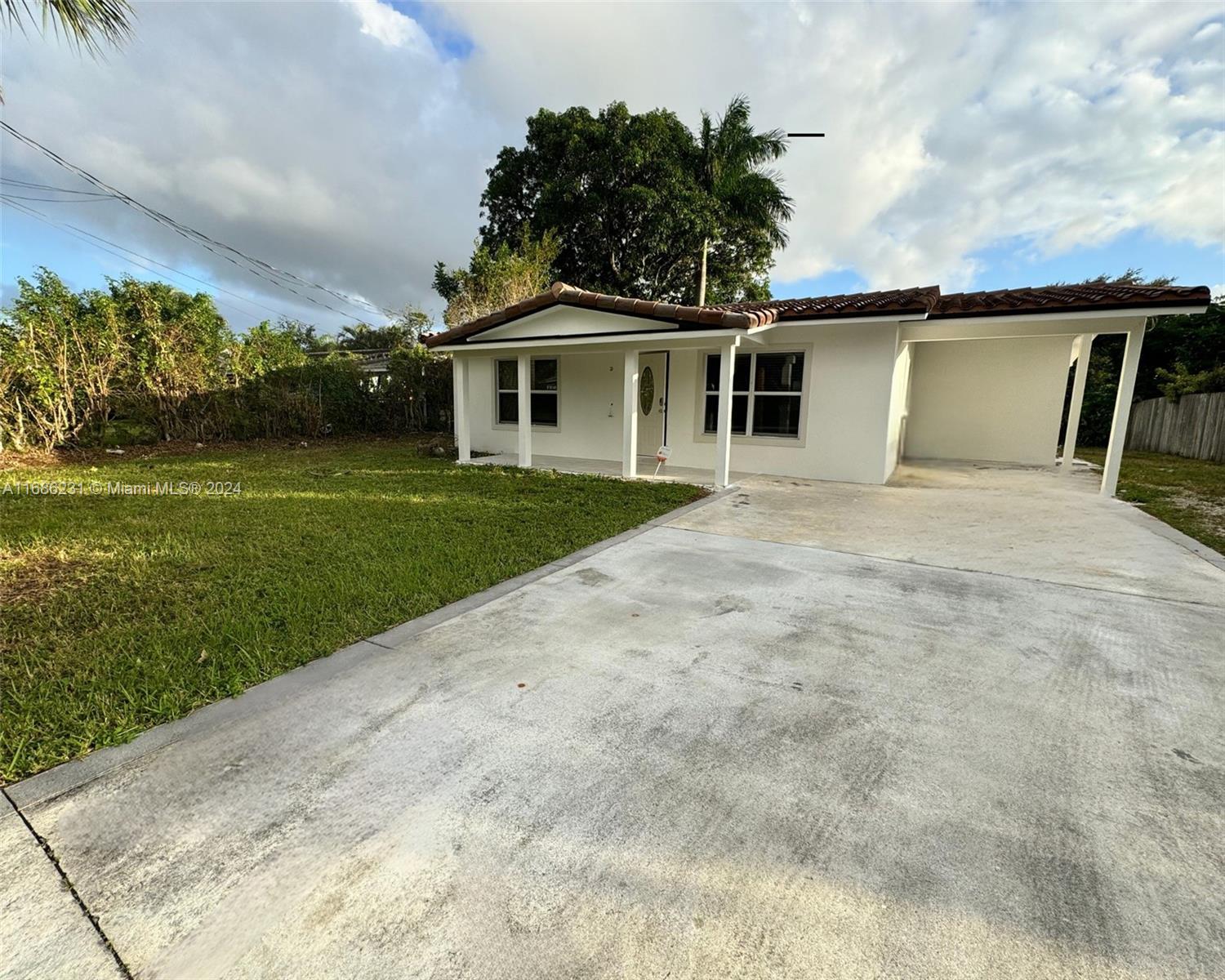 Rental Property at 1850 Nw 32nd St, Oakland Park, Miami-Dade County, Florida - Bedrooms: 2 
Bathrooms: 2  - $3,000 MO.