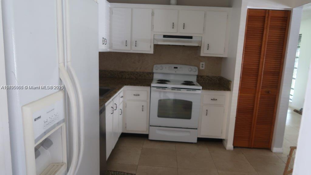 3658 E Bell Dr 90