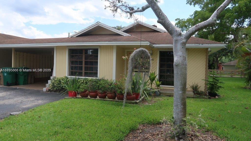 3658 E Bell Dr 90, Davie, Broward County, Florida - 3 Bedrooms  
2 Bathrooms - 