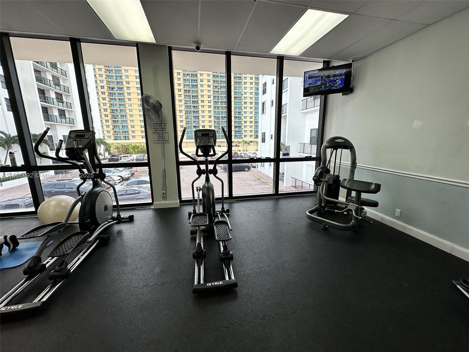 QUADOMAIN TOWER I AND IV - Residential