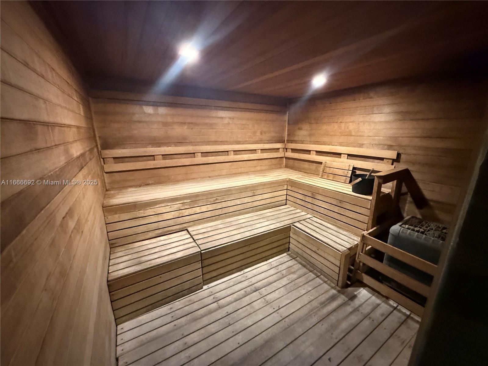 QUADOMAIN TOWER I AND IV - Residential