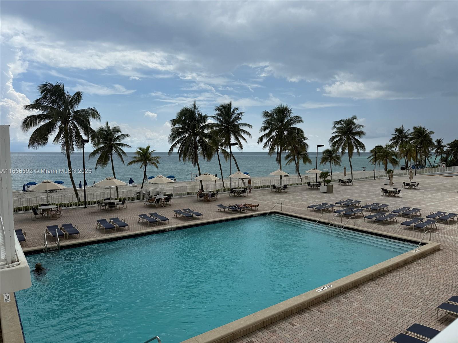 QUADOMAIN TOWER I AND IV - Residential