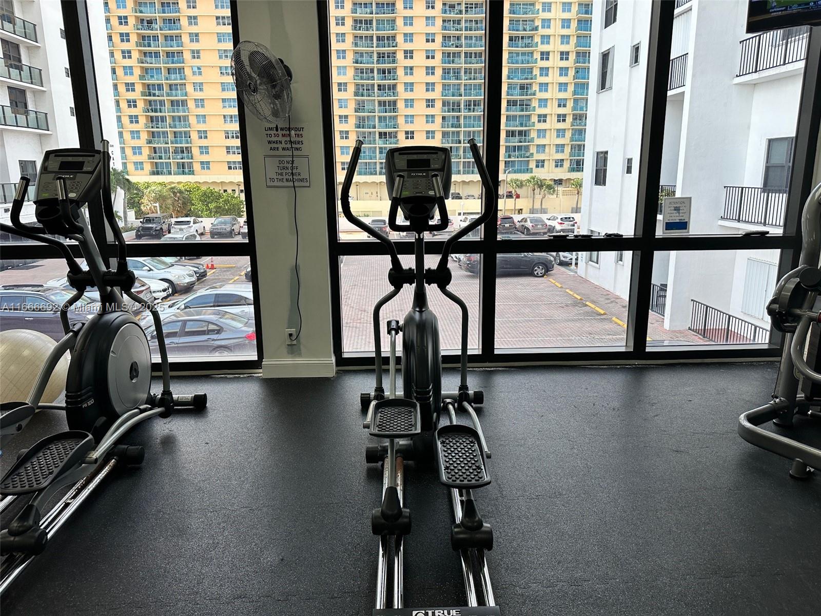 QUADOMAIN TOWER I AND IV - Residential