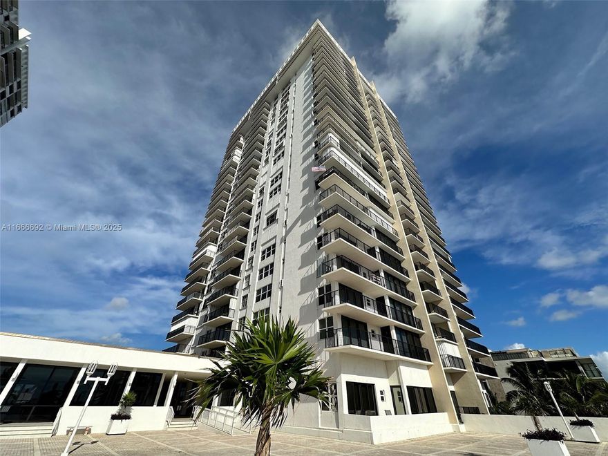 EXCELLENT APARTMENT IN QUADOMAIN TOWERS 2 BEDROOMS 2 BATHROOMS EXCELLENT LOCATION, GREAT UNIT TO LIVE AND ENJOY  RELAXING VIEWS, ENJOY THE BEACH, POOL AND BEAUTIFULL AMENITTIES IN THE BUILDING.