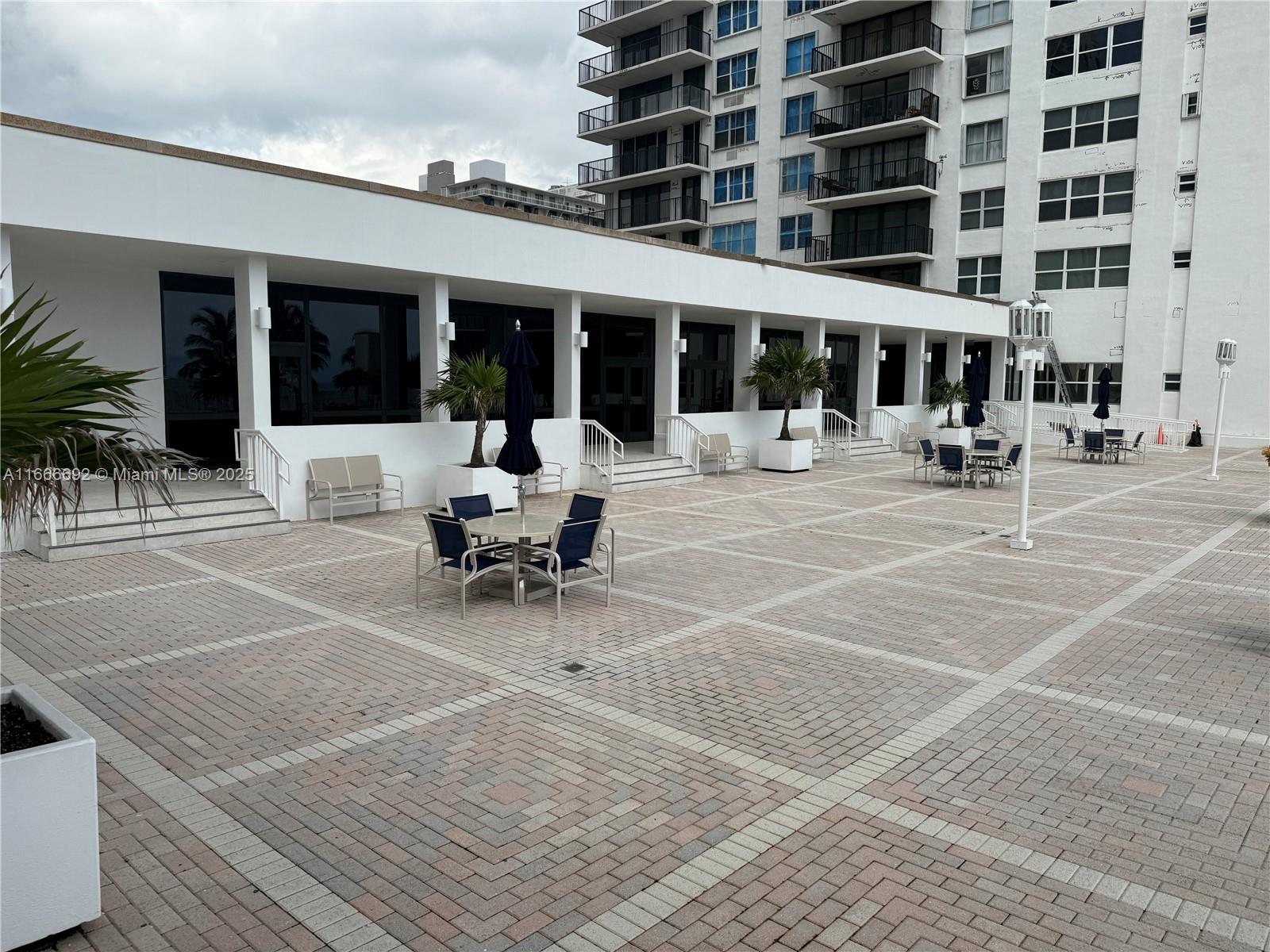 QUADOMAIN TOWER I AND IV - Residential