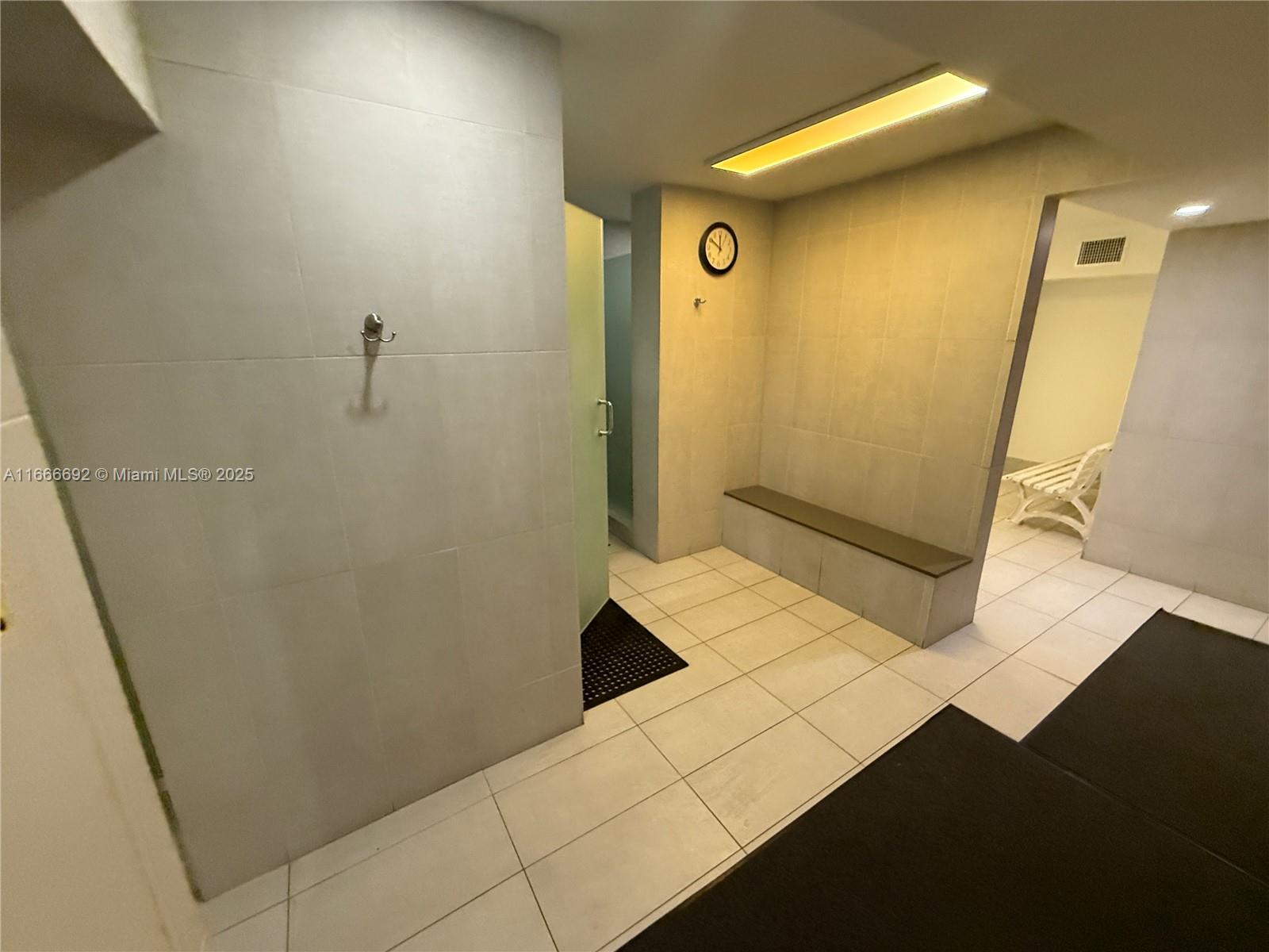 QUADOMAIN TOWER I AND IV - Residential