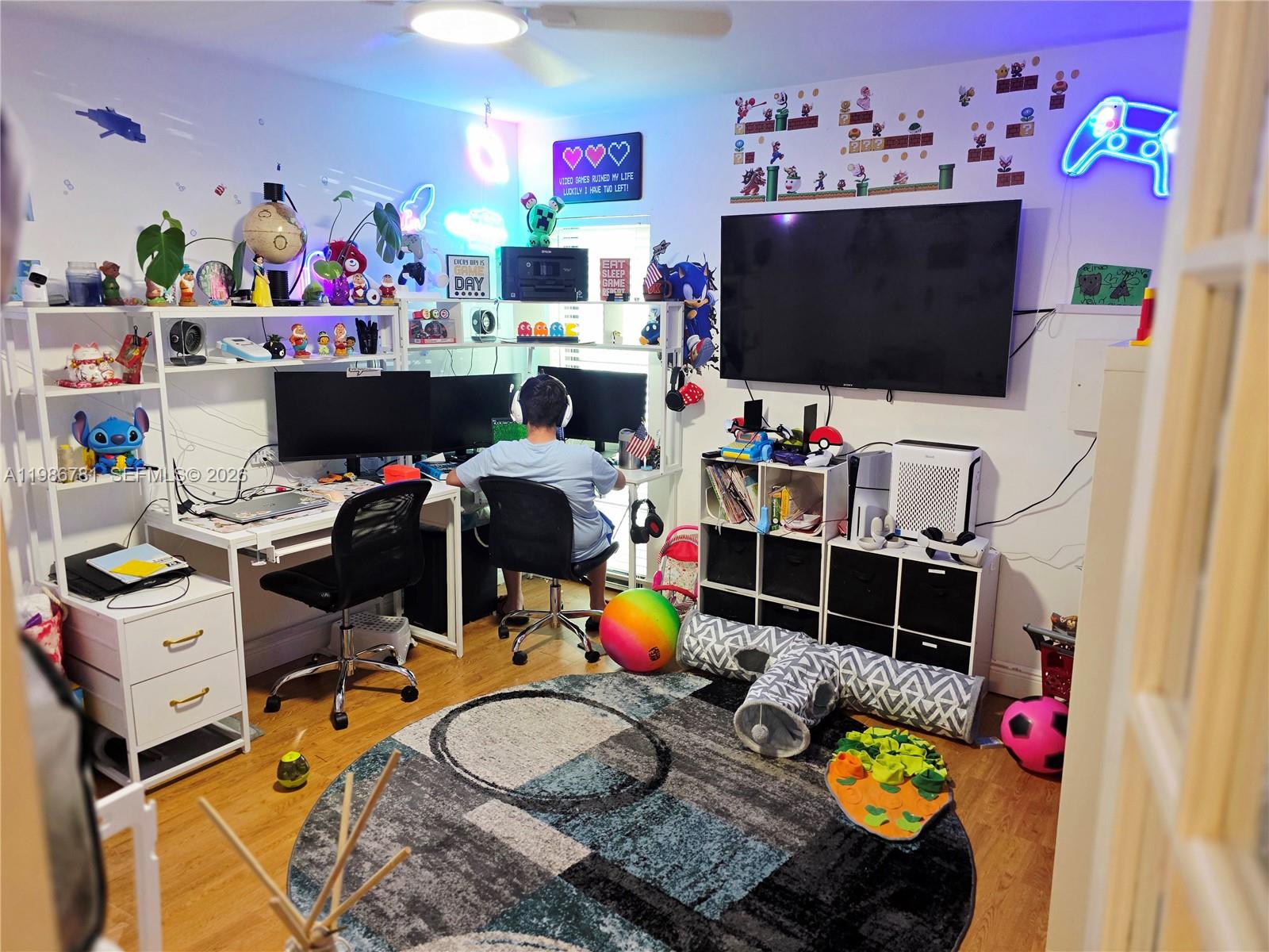 TRELLISES 2 CONDO - Residential