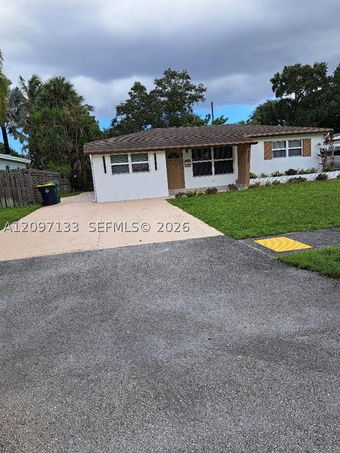 Photo of 4982 SW 29th Ter, Dania Beach, FL 33312 (MLS # A12097133)