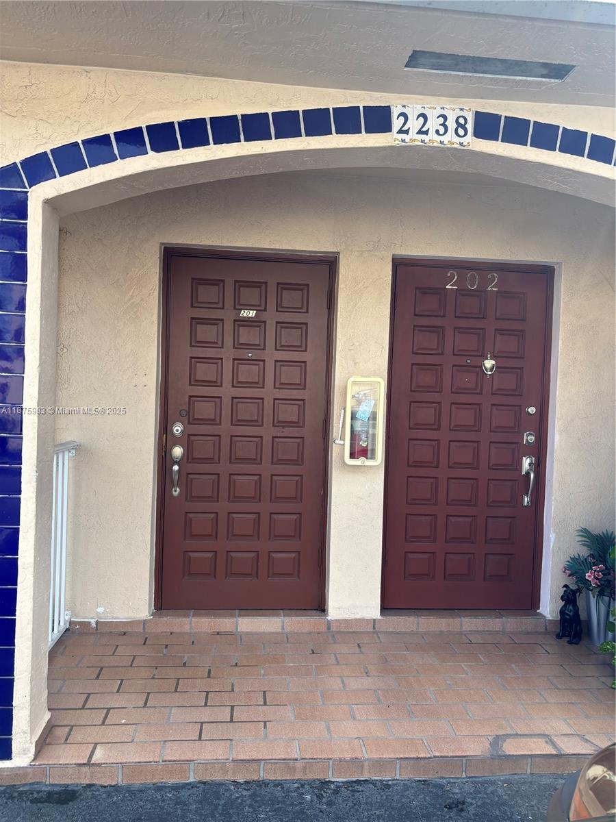 ALCAZAR VILLAS CONDO - Residential Lease