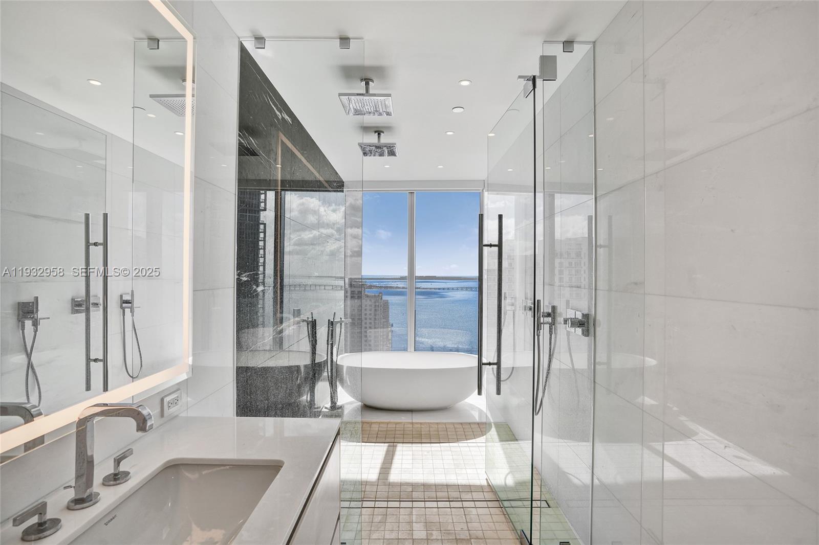 ASTON MARTIN RESIDENCES - Residential