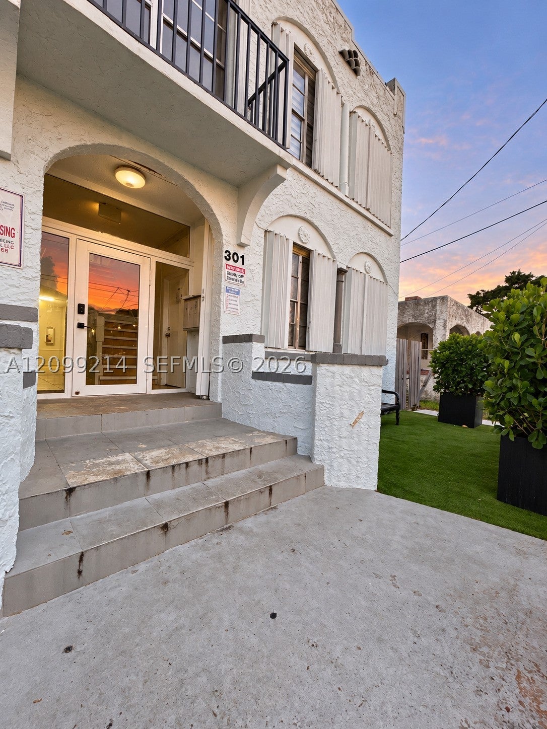 301 SW 10th Ave 4