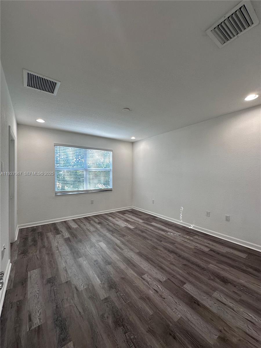 VIZCAYA FALLS PLAT 3 - Residential Lease