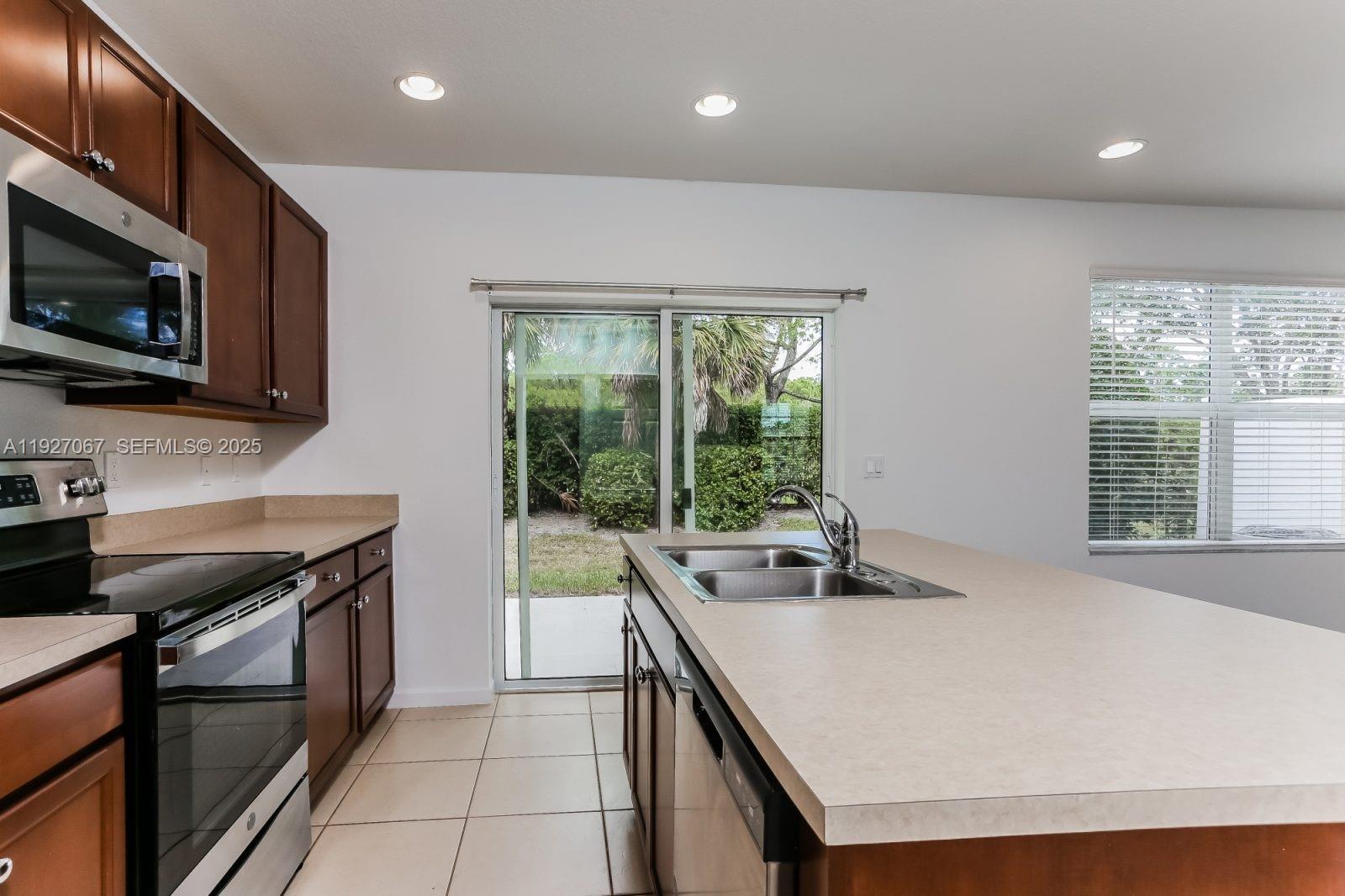 VIZCAYA FALLS PLAT 3 - Residential Lease