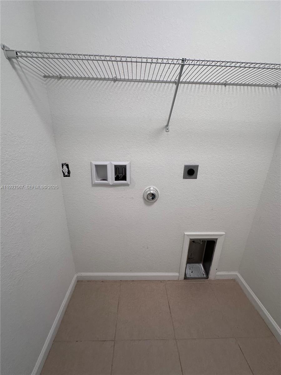 VIZCAYA FALLS PLAT 3 - Residential Lease