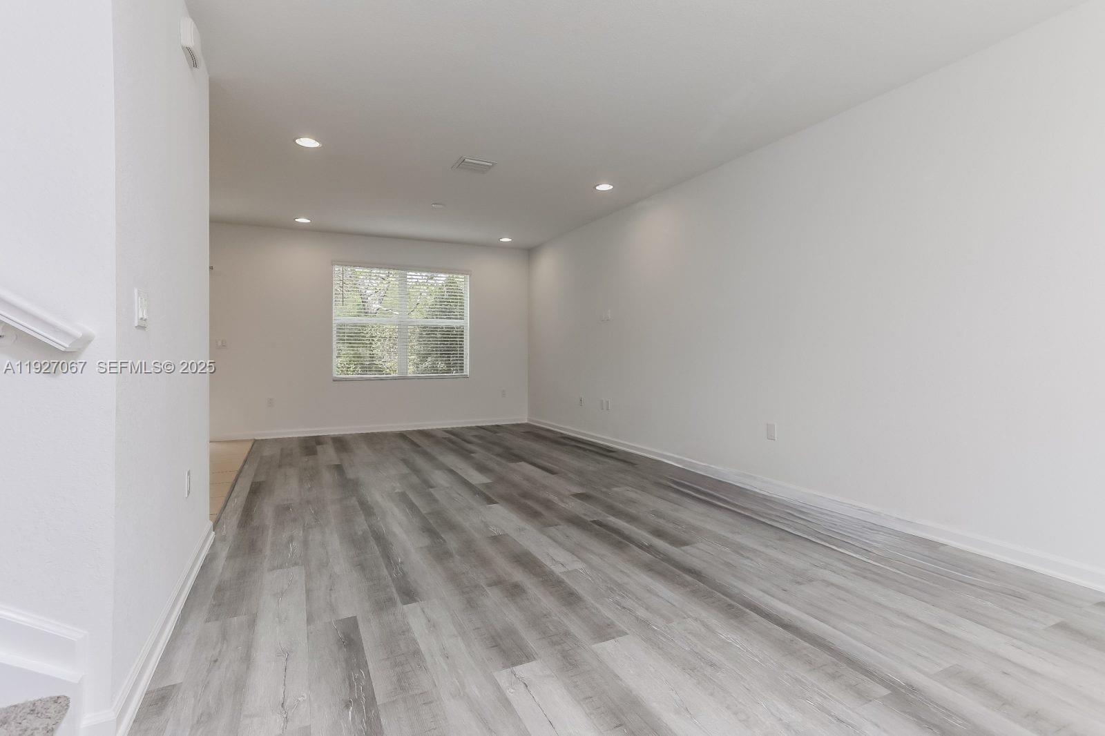 VIZCAYA FALLS PLAT 3 - Residential Lease