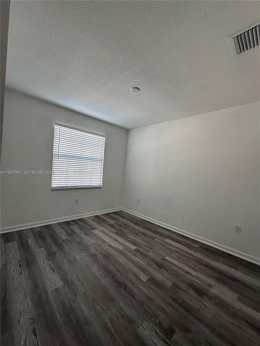 VIZCAYA FALLS PLAT 3 - Residential Lease