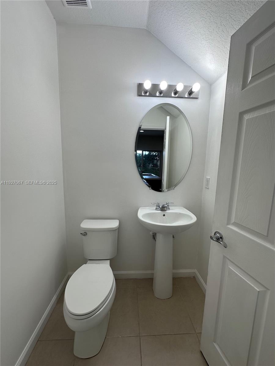 VIZCAYA FALLS PLAT 3 - Residential Lease